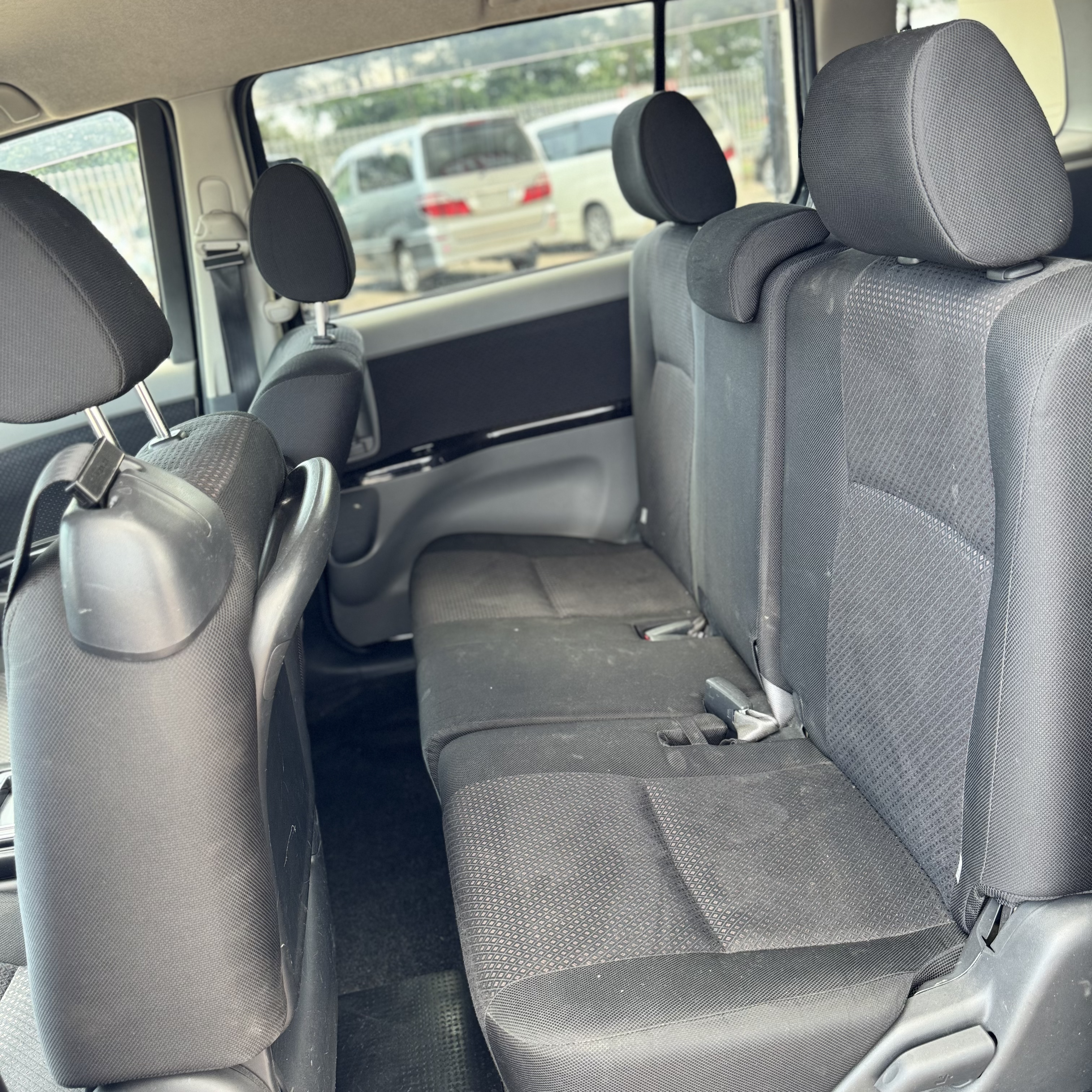 2006 TOYOTA ISIS