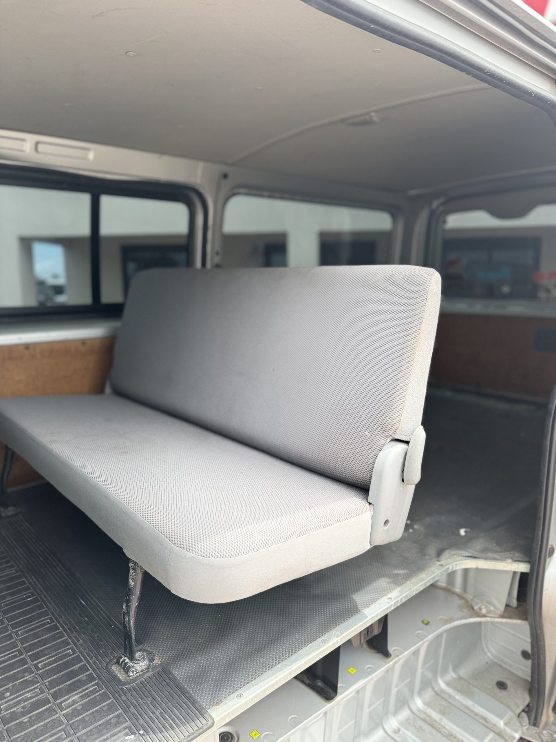 2009 TOYOTA HIACE