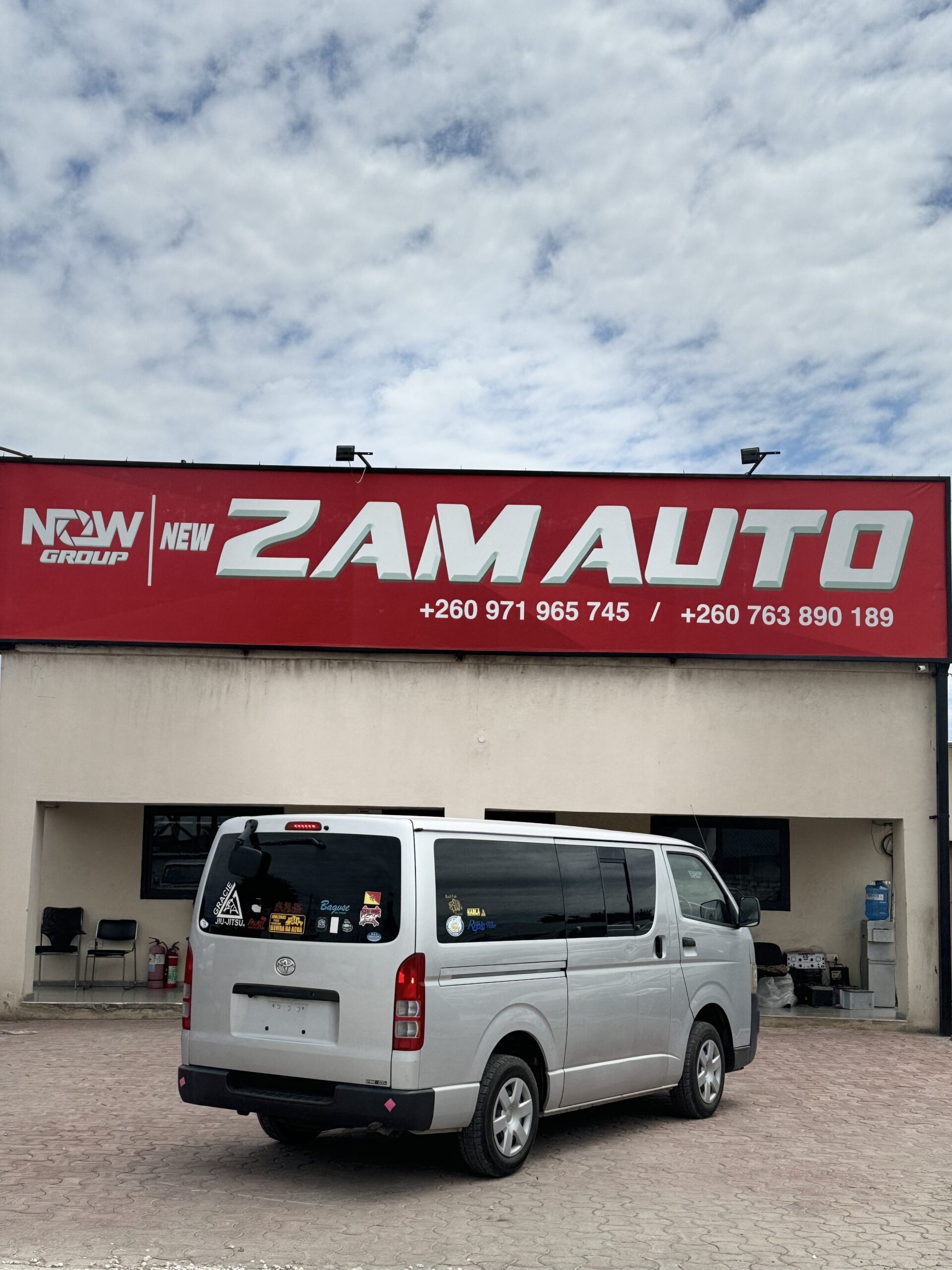 2009 TOYOTA HIACE