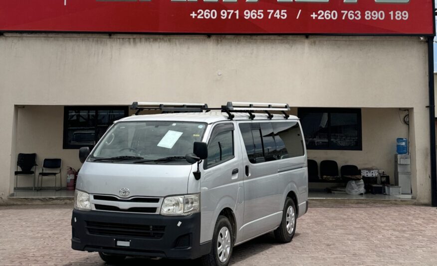 2010 TOYOTA HIACE