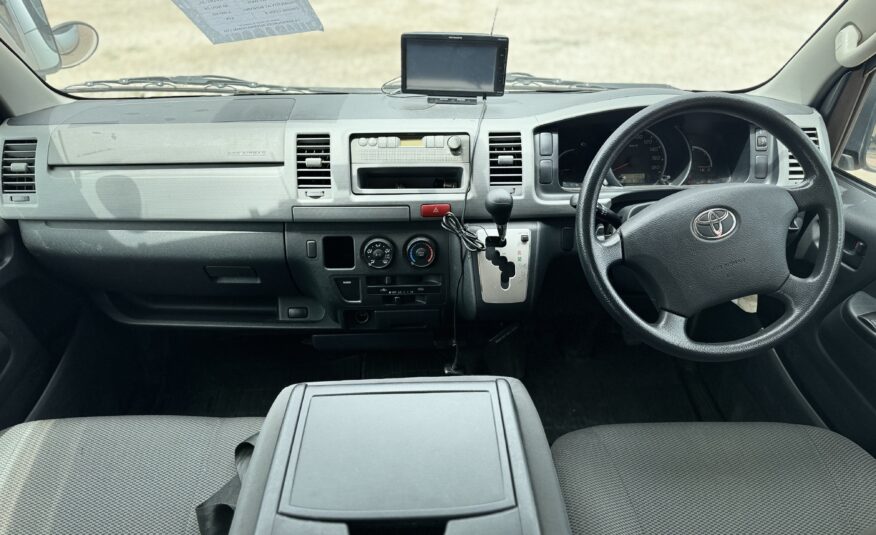 2010 TOYOTA HIACE