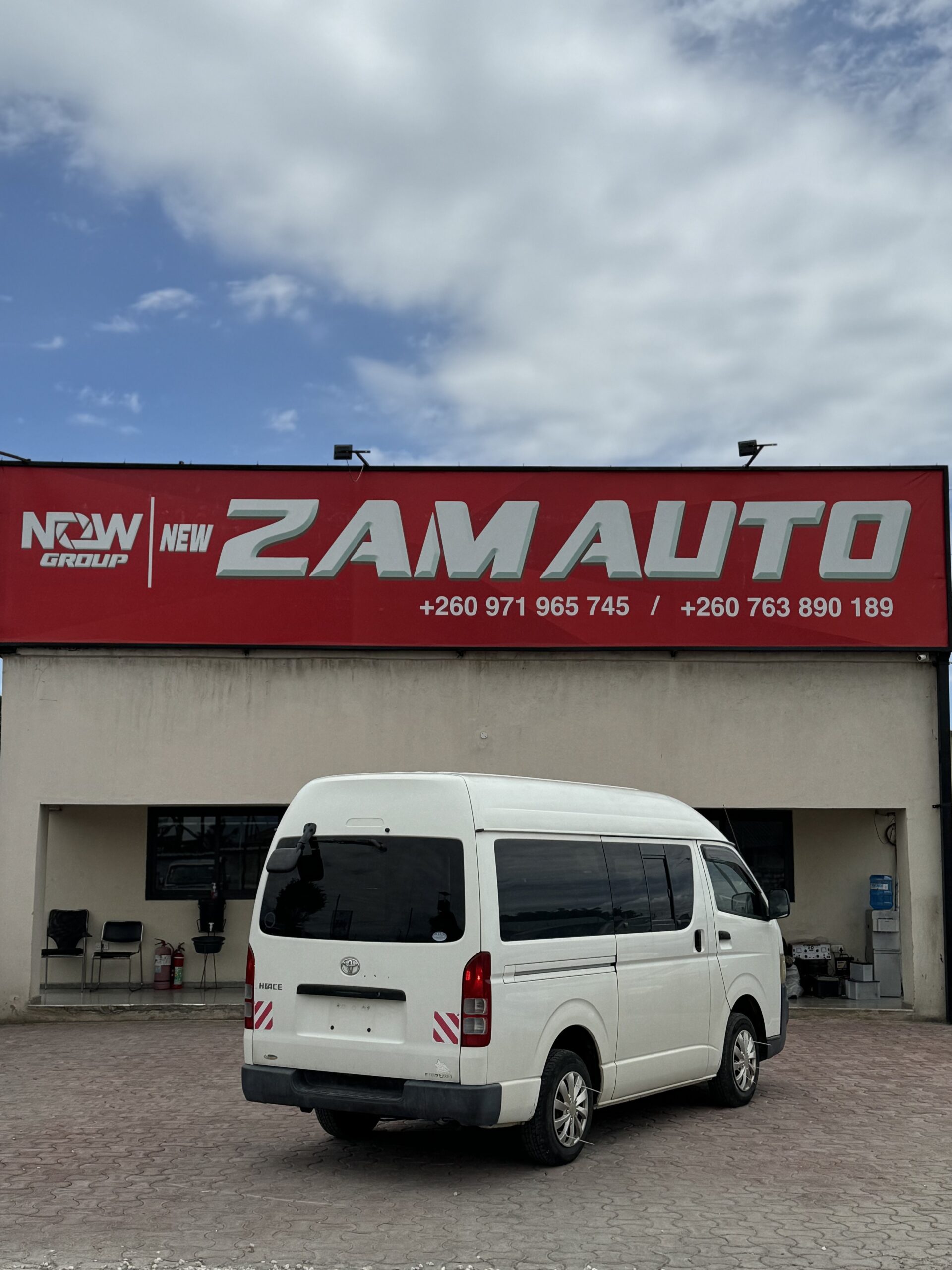 2005 TOYOTA HIACE
