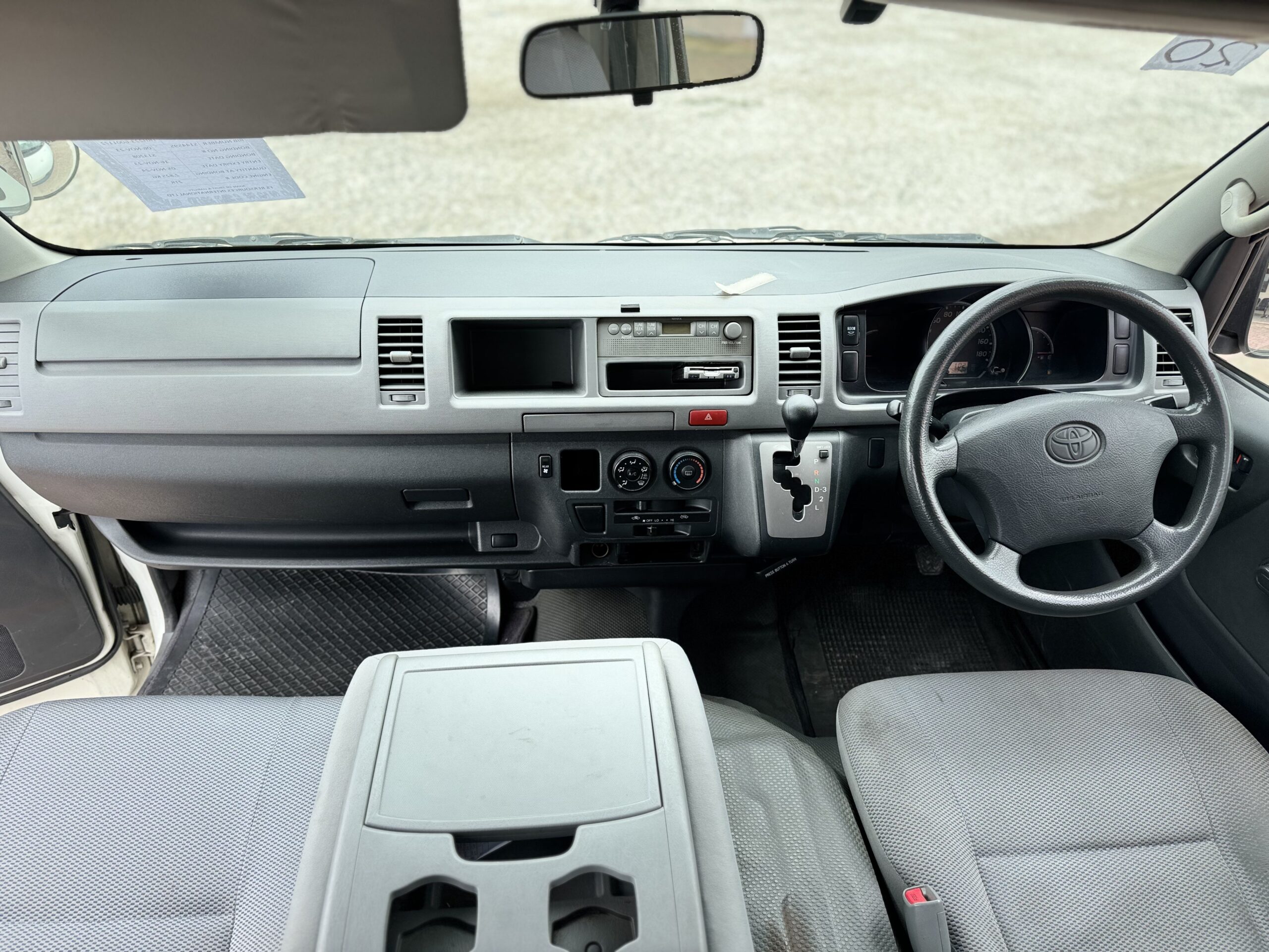 2005 TOYOTA HIACE