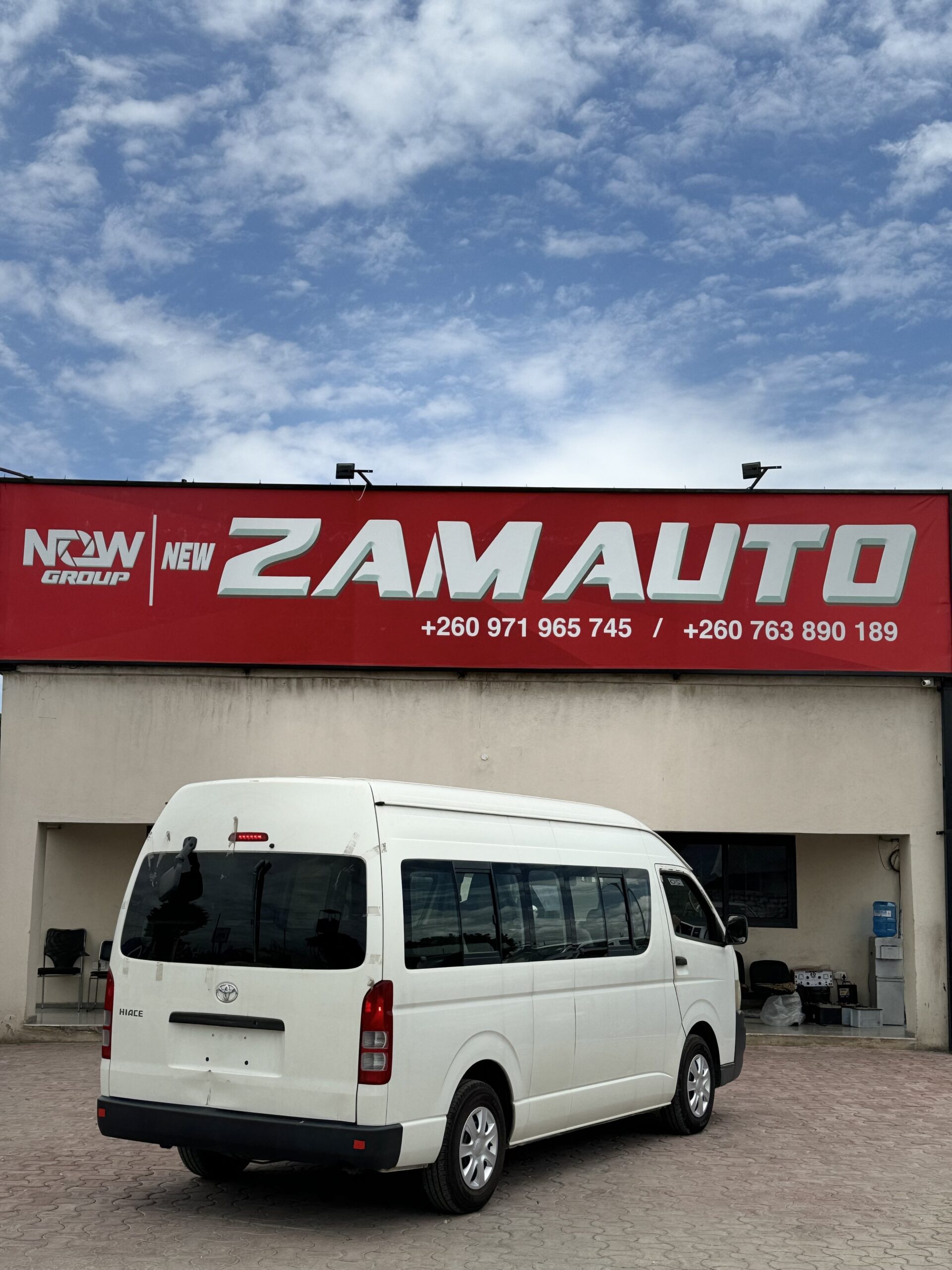 2005 TOYOTA HIACE