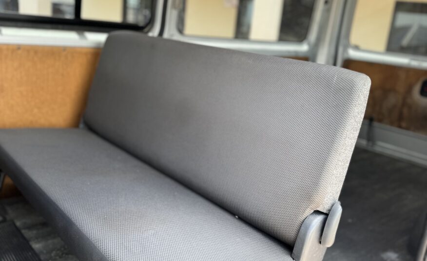 2010 TOYOTA HIACE