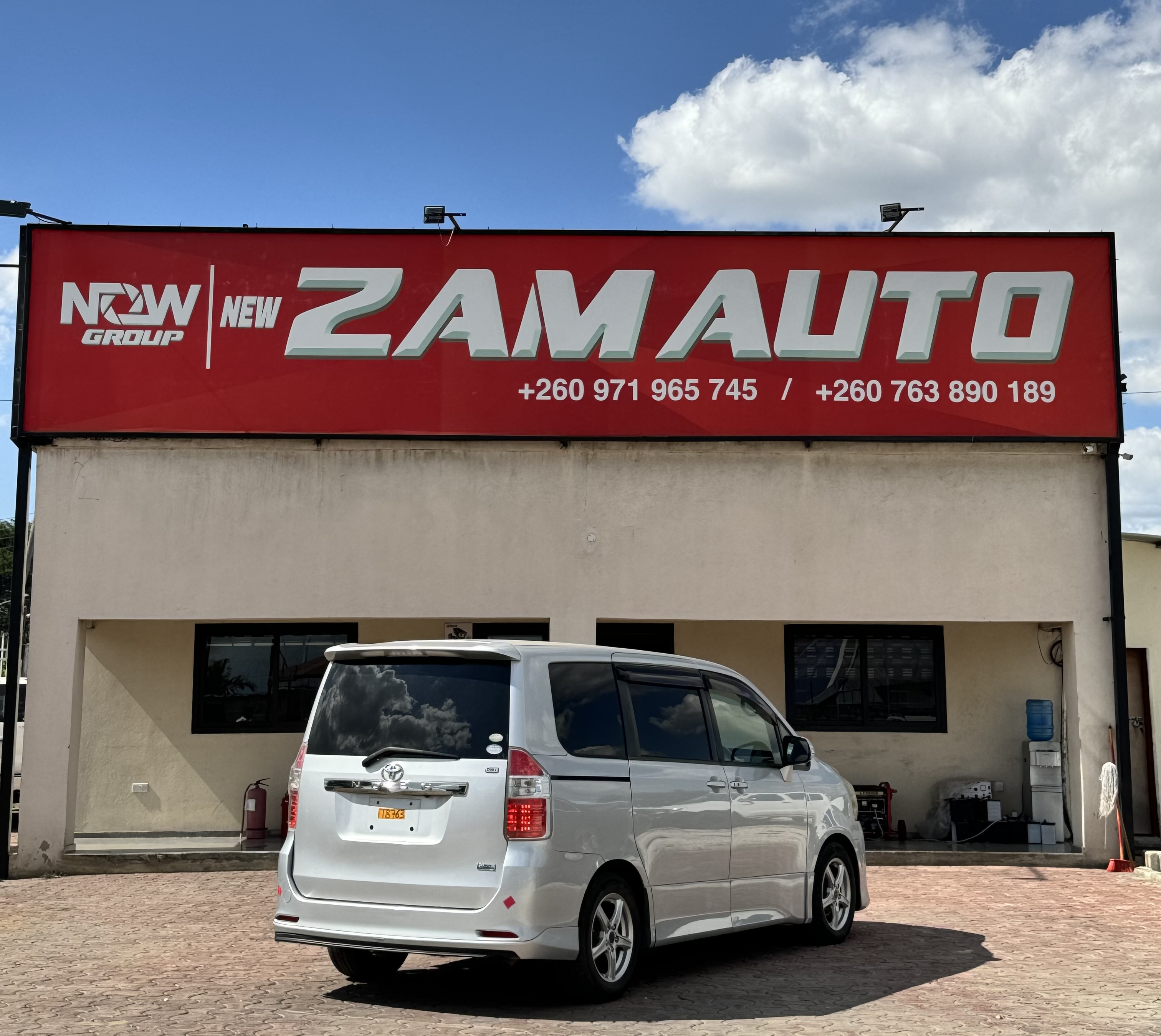 2010 TOYOTA NOAH