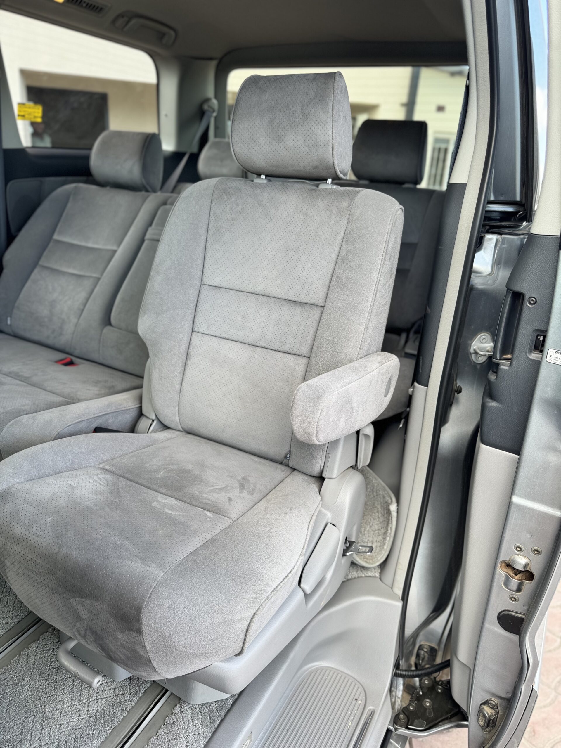 2005 TOYOTA ALPHARD