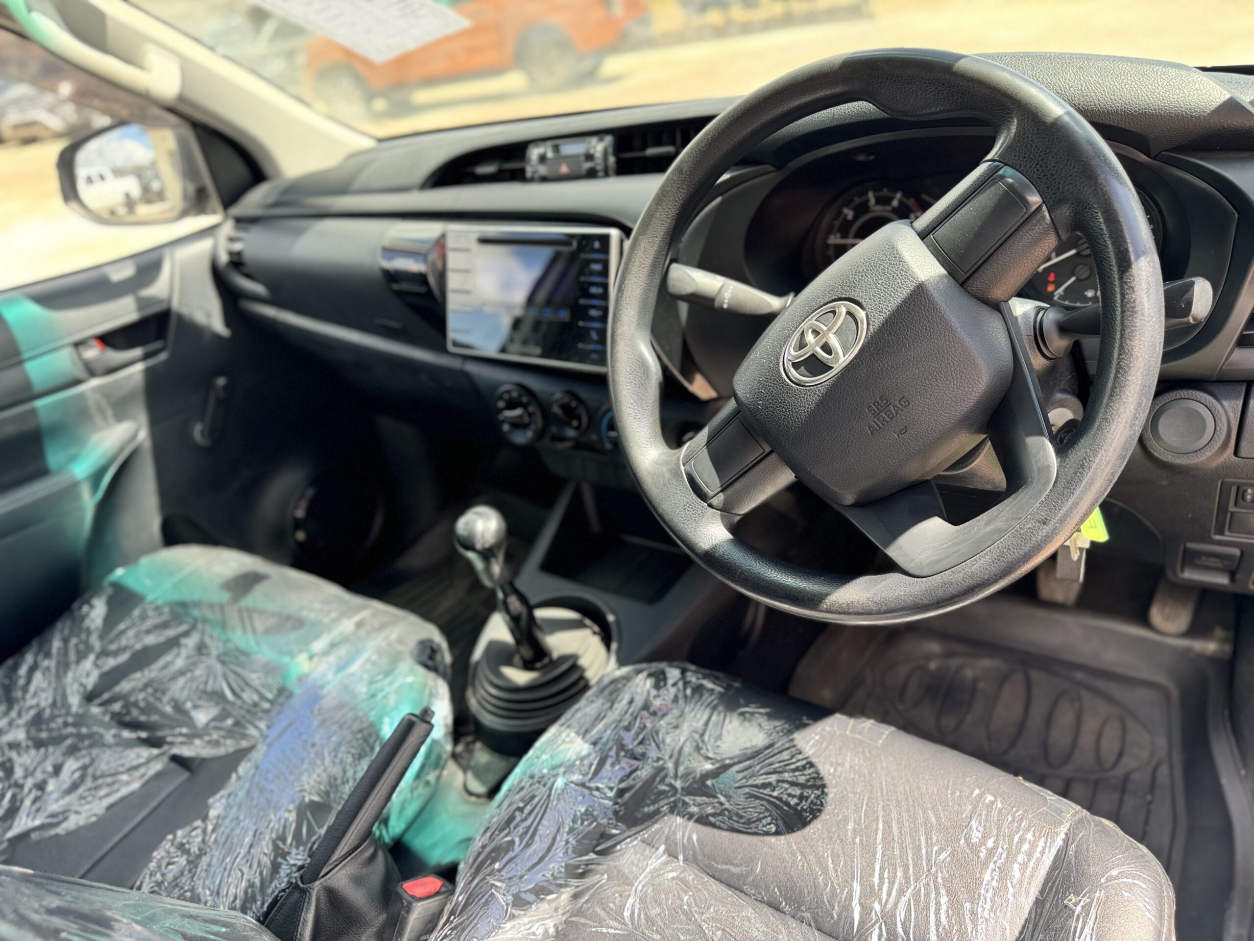 2017 TOYOTA HILUX DOUBLE CABIN