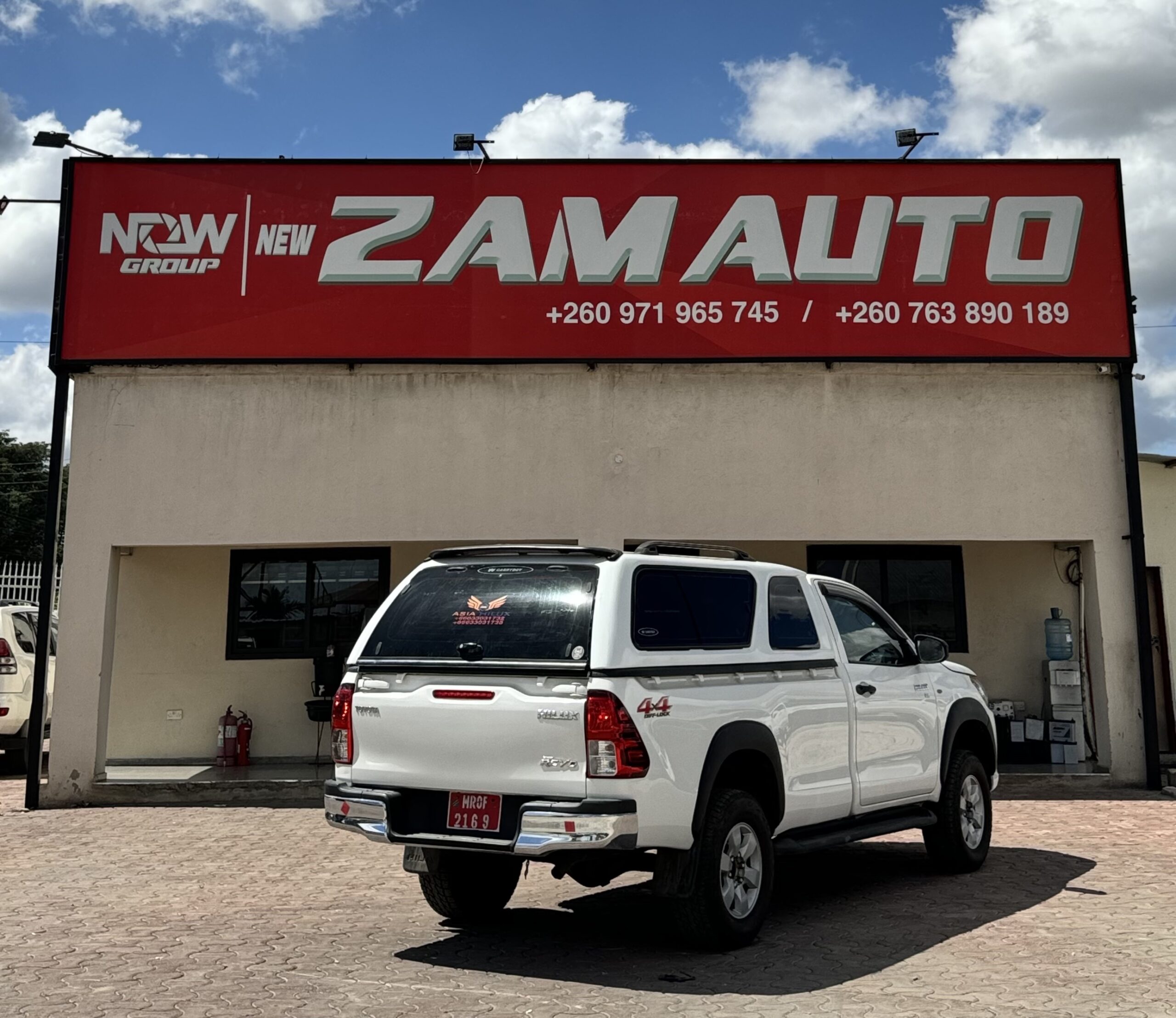 2017 TOYOTA HILUX DOUBLE CABIN