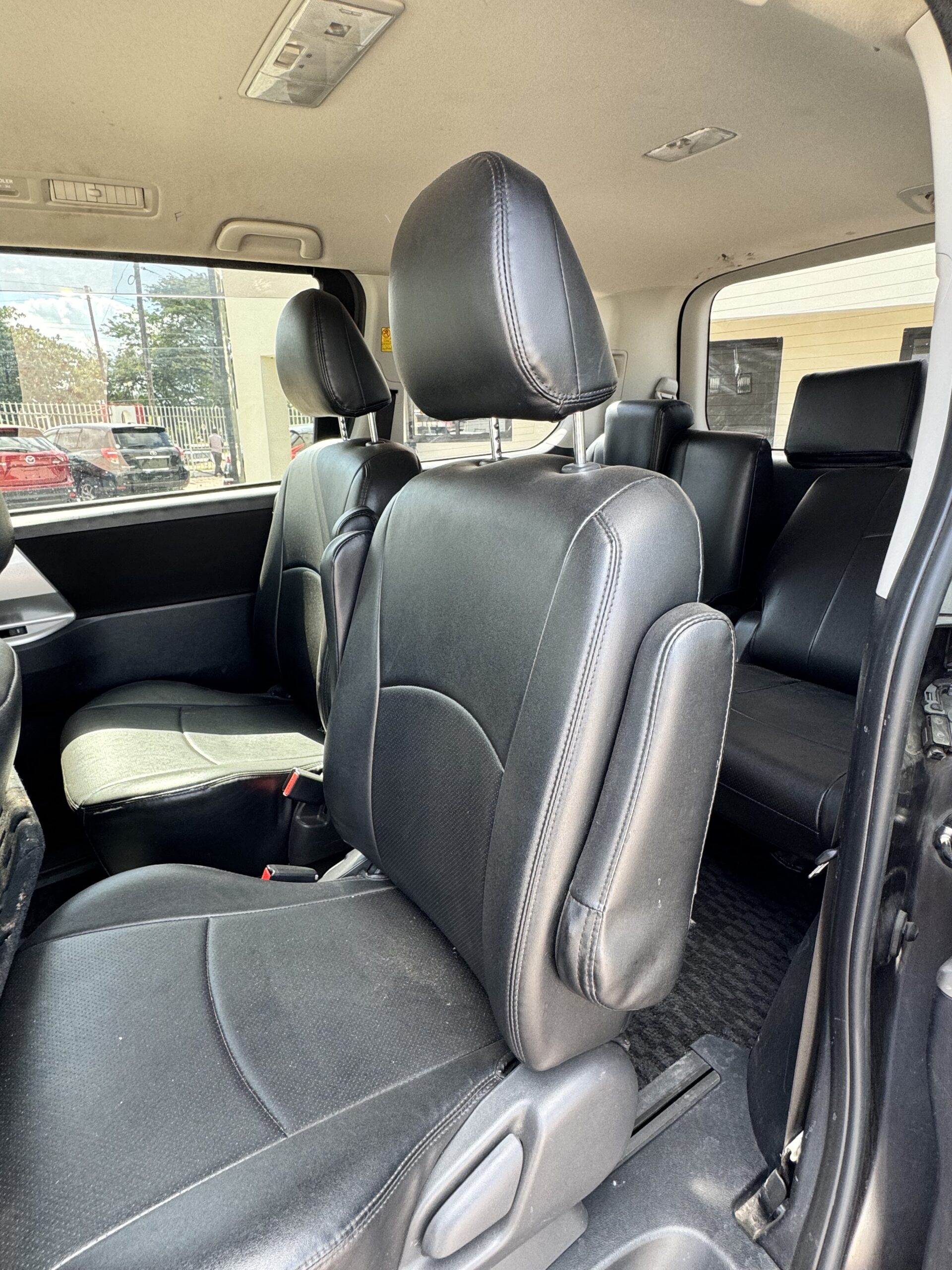 2010 TOYOTA NOAH