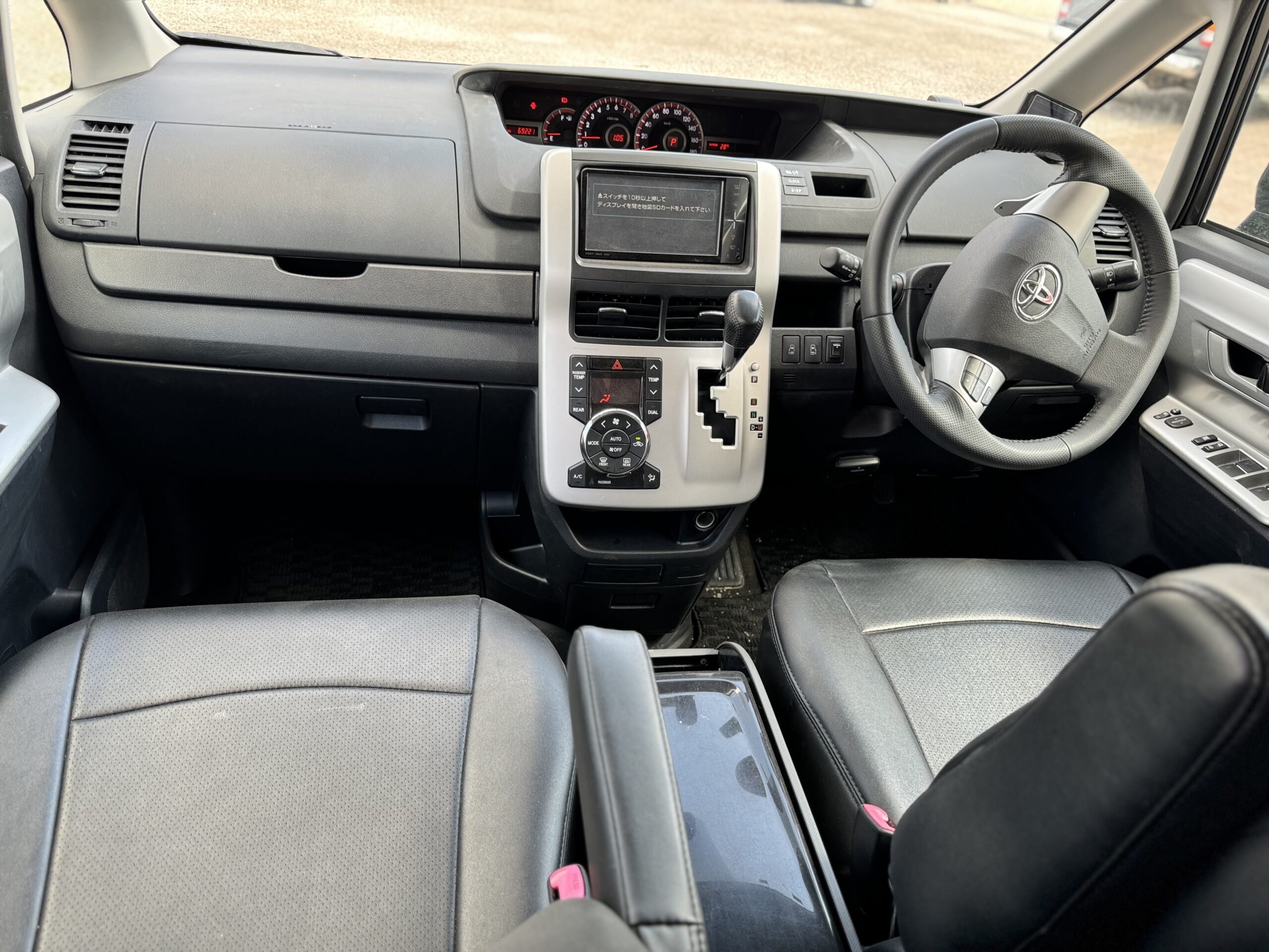 2010 TOYOTA NOAH