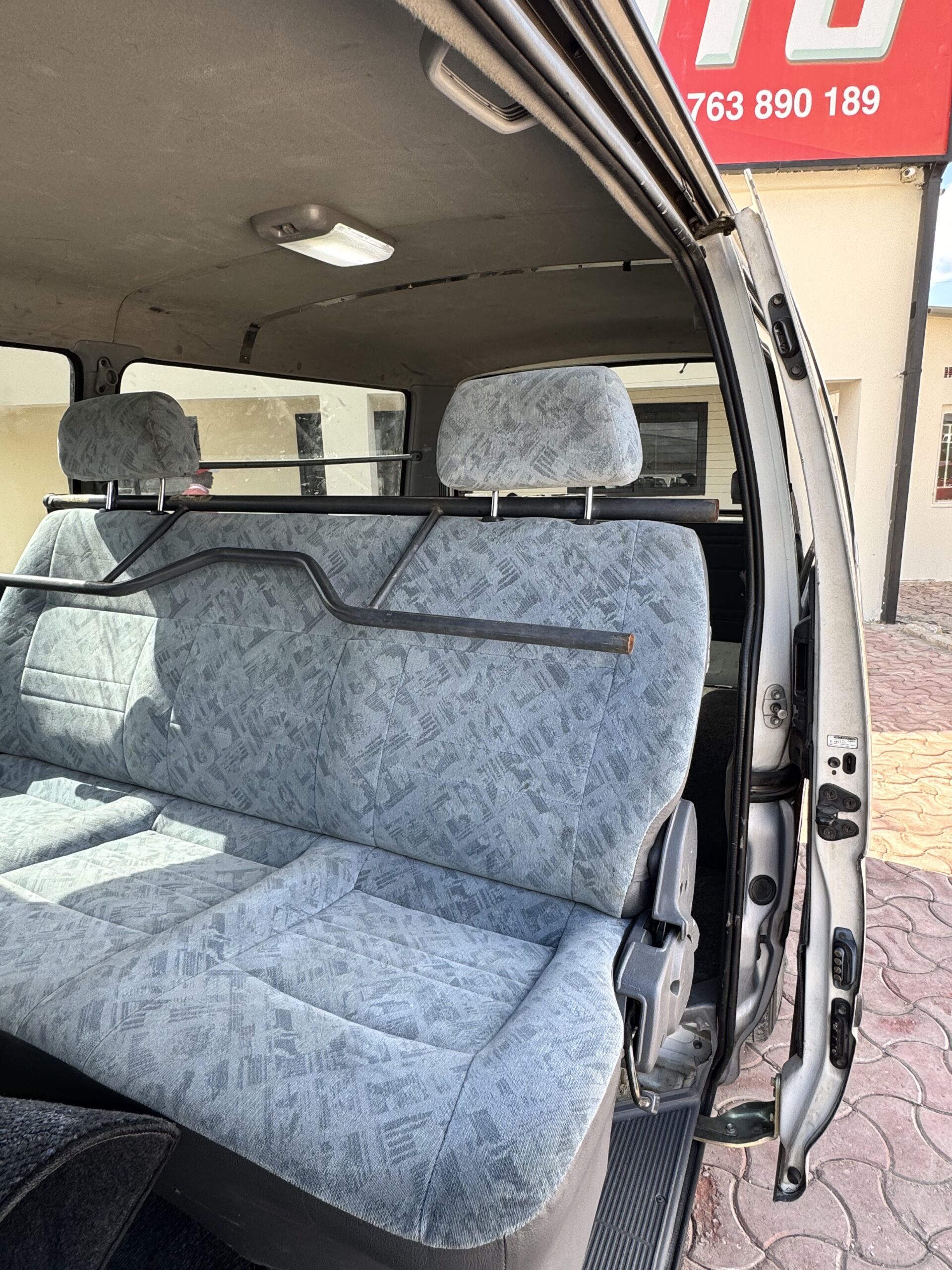 2000 TOYOTA HIACE