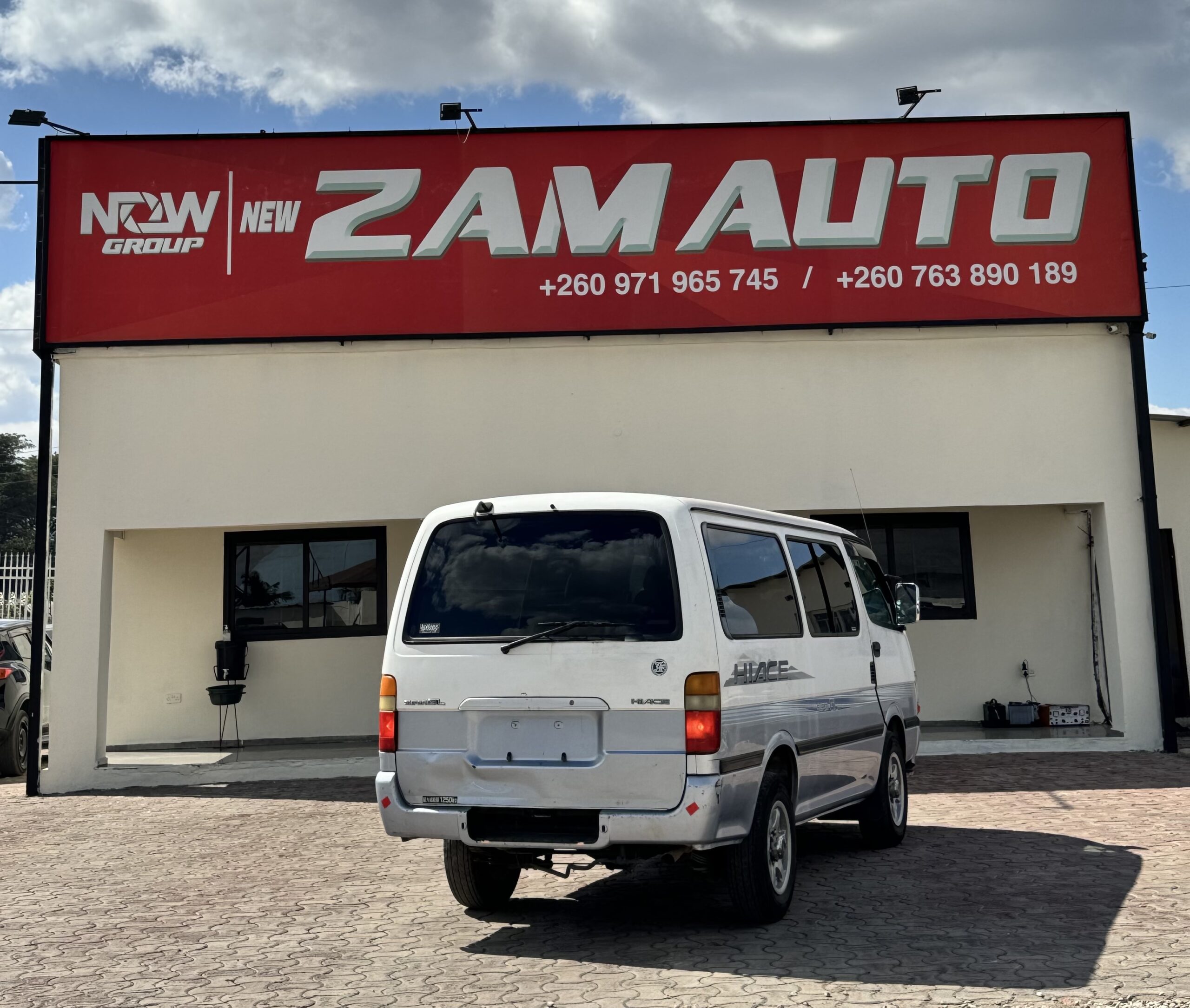 2000 TOYOTA HIACE