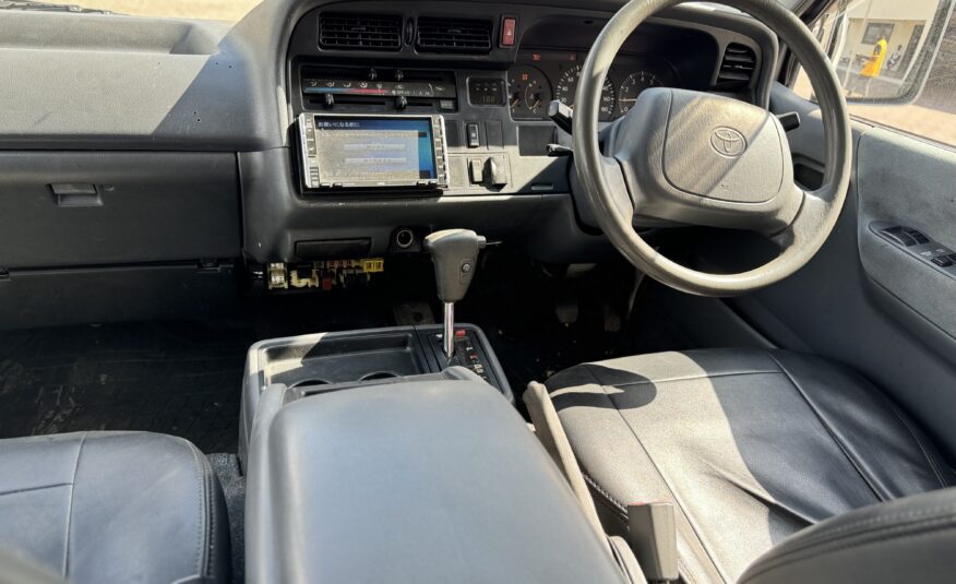 2003 TOYOTA HIACE