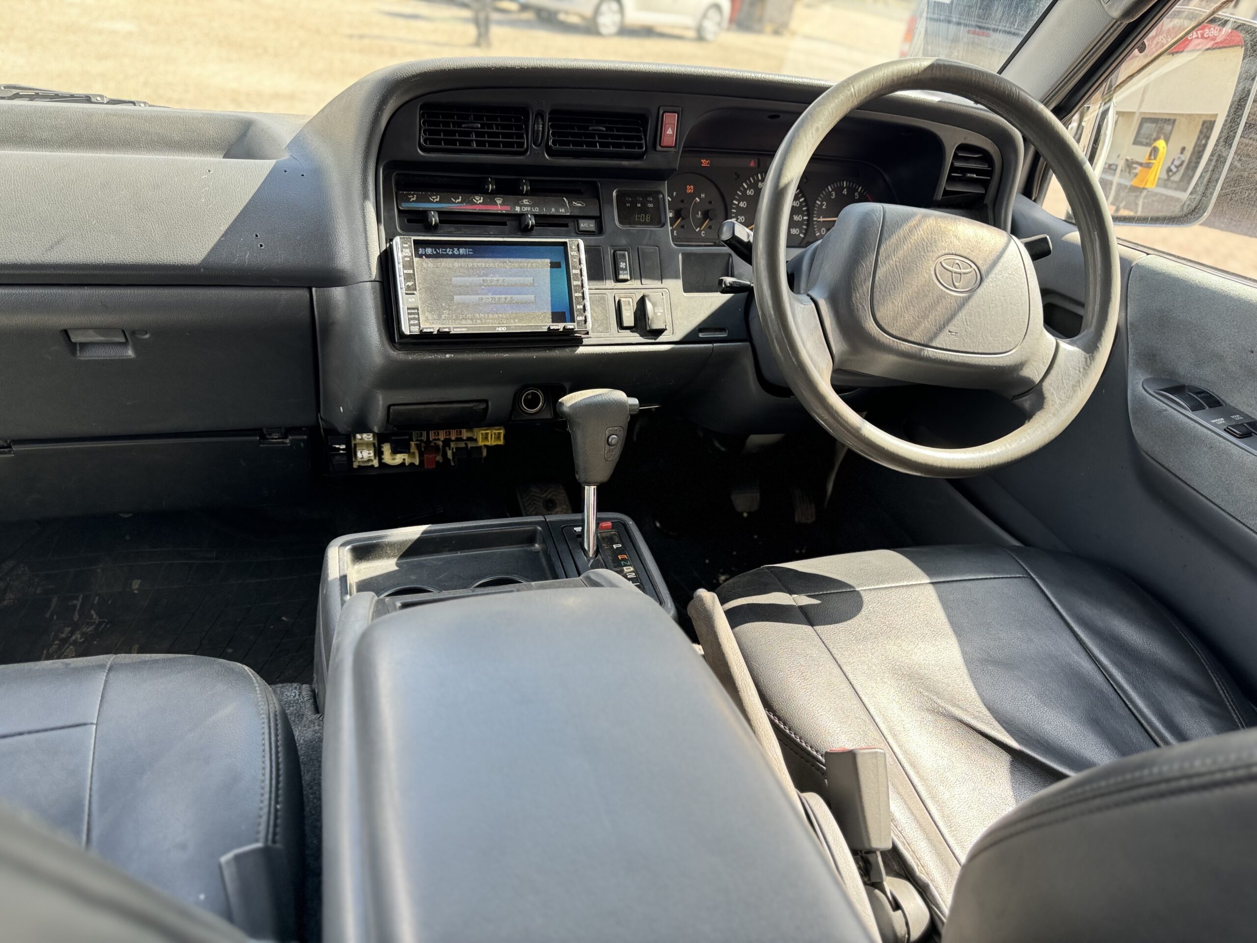 2003 TOYOTA HIACE