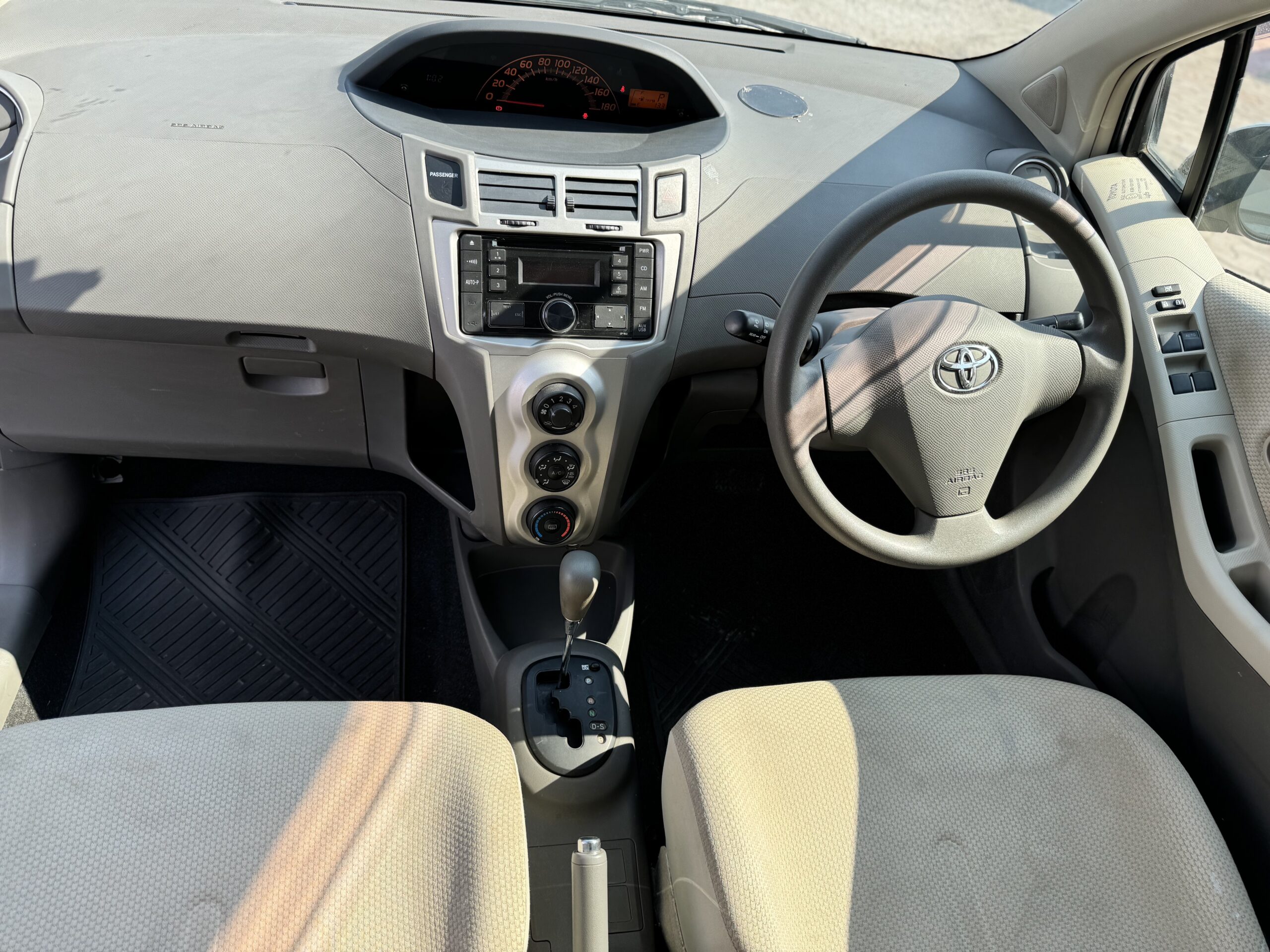 2010 TOYOTA VITZ