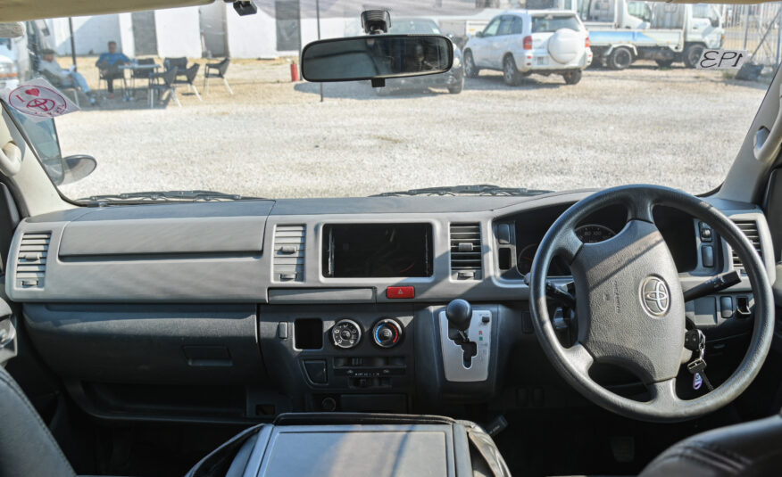 2000 TOYOTA HIACE