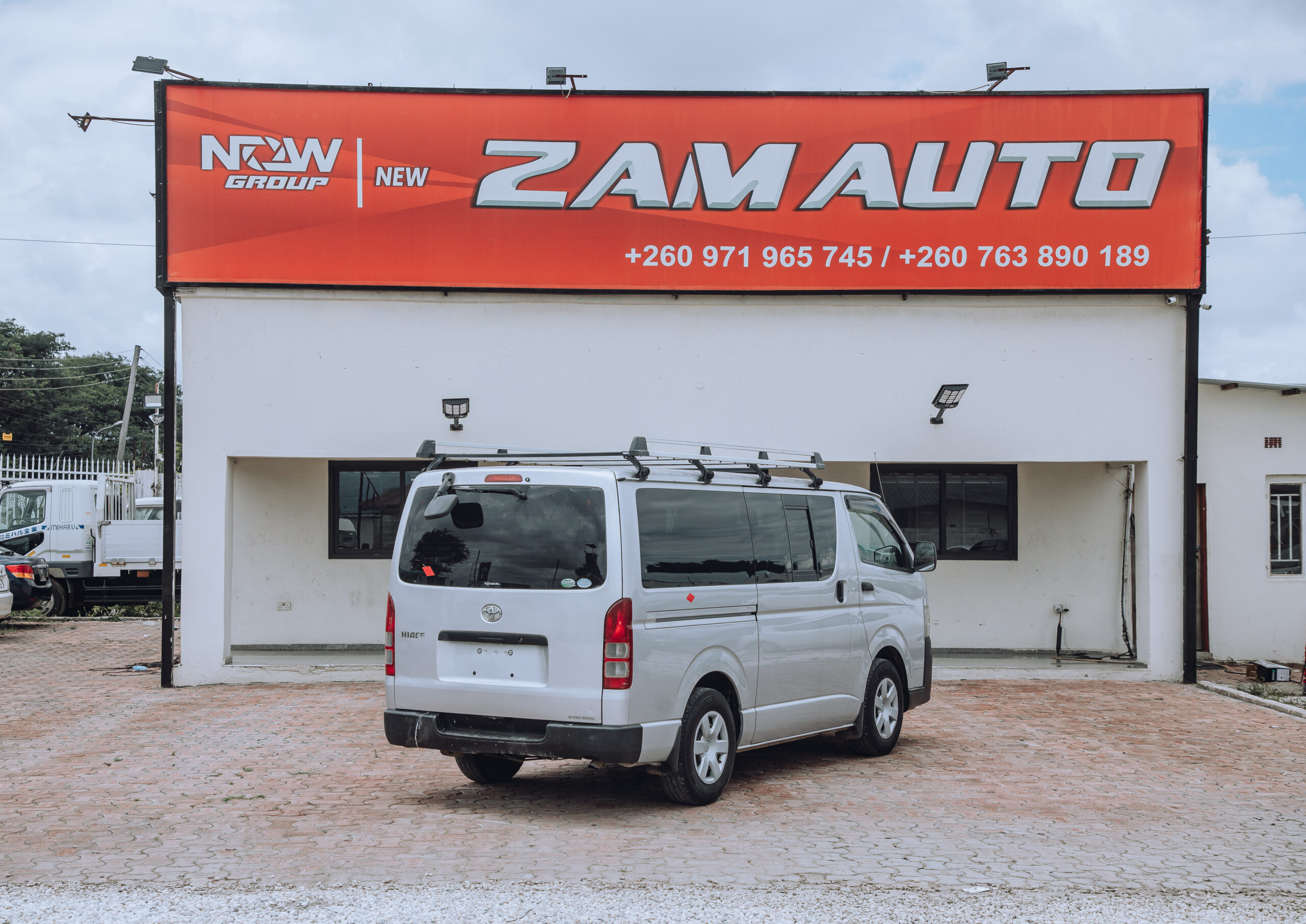 2012 TOYOTA HIACE